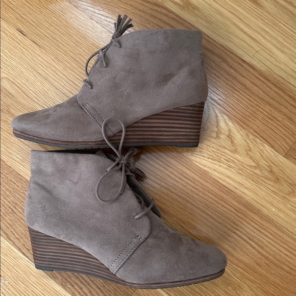 Dr. Scholl's Brown Lace Up Boots. Man made material-suede like - Picture 2 of 6